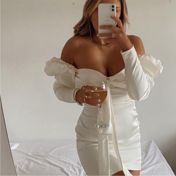 HOUSE OF CB 'Maia' Ivory Satin Puff Sleeve Mini Dress - Picture 3 of 12